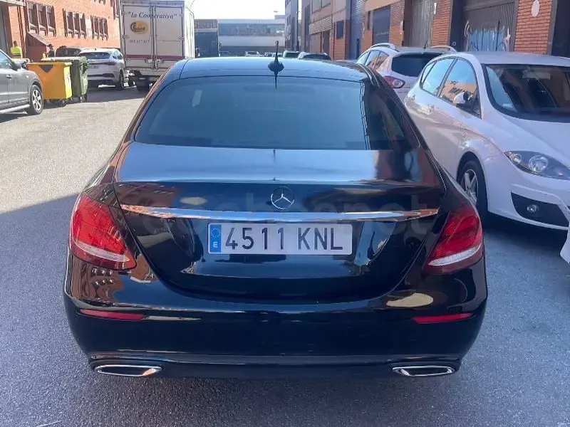 Usado Mercedes E200 150 CV (110 kW) 2018 Negro Berlina