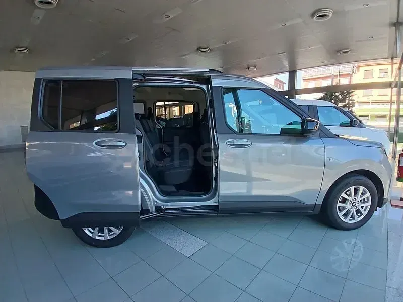 Nuevo Ford Tourneo Courier Titanium 125 CV (91 kW) 2026 Gris / plata Monovolumen