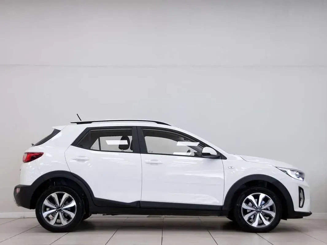 Usado Kia Stonic 101 CV (74 kW) 2024 Blanco SUV