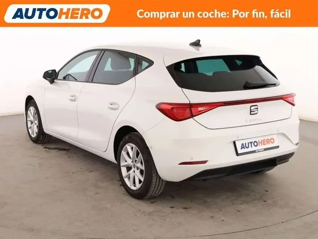 Usado Seat Leon Style 110 CV (80 kW) 2022 Blanco Berlina