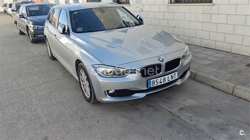 Gris / plata Usado 2014 BMW 318 Comfort Edition Familiar | 9999 € (Precio justo) - Imagen 1/4