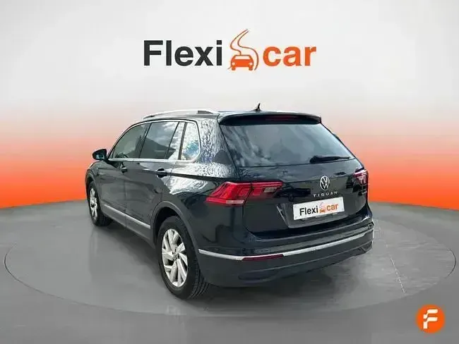 Używany VW Tiguan Life 245 KM (180 kW) 2021 Czarny SUV