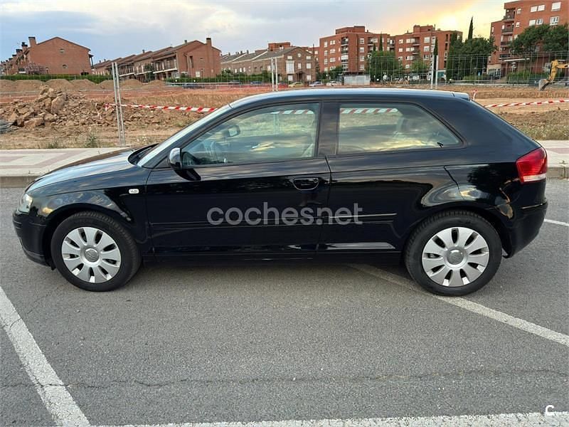 Usado Audi A3 Ambiente 125 CV (91 kW) 2008 Negro Utilitario