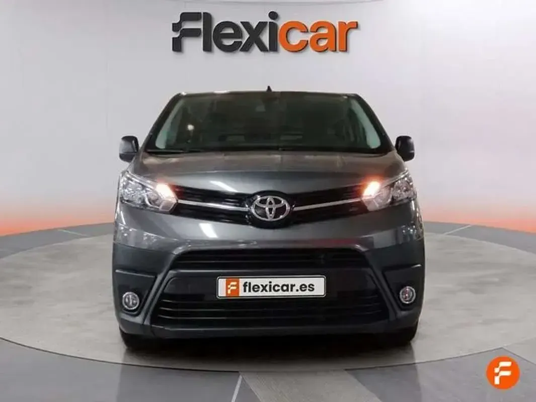Usado Toyota Proace Advance 145 CV (106 kW) 2022 Gris Monovolumen
