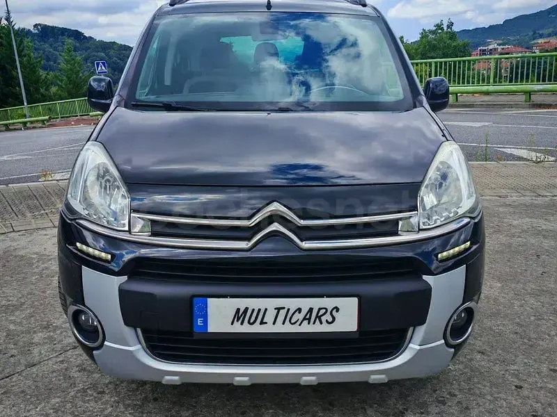 Usado Citroën Berlingo XTR 114 CV (83 kW) 2015 Negro Monovolumen