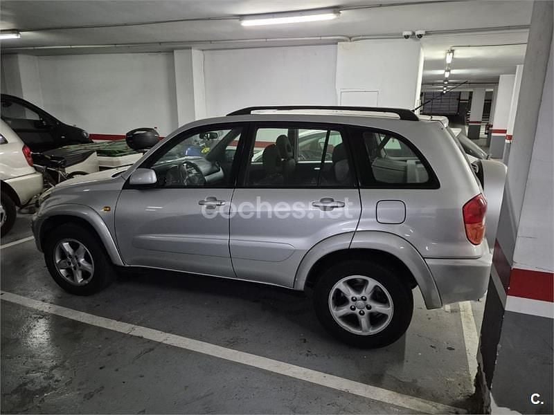 Gris / plata Usado 2002 Toyota RAV4 Sol SUV | 8500 € (Precio justo) - Imagen 1/4