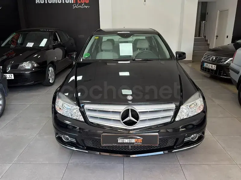 Usado Mercedes C180 Avantgarde 156 CV (114 kW) 2010 Negro Familiar