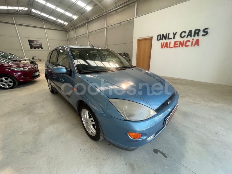 Azul Usado 2001 Ford Focus Trend Berlina | 2590 € (Precio justo) - Imagen 1/4