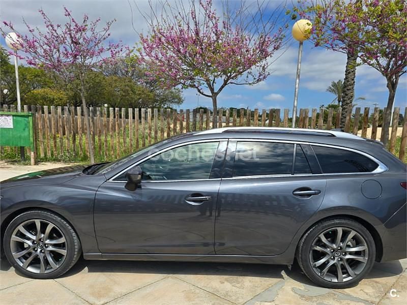 Usado Mazda 6 Luxury 150 CV (110 kW) 2015 Gris / plata Familiar