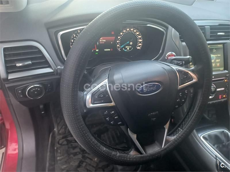 Usado Ford Mondeo Titanium 150 CV (110 kW) 2015 Granate Familiar
