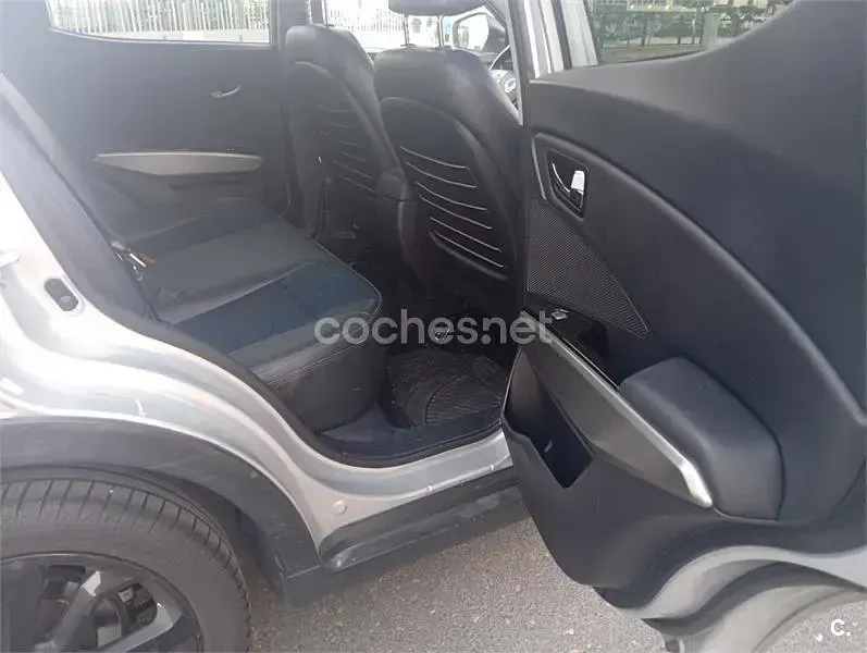 Usado SsangYong Tivoli Limited 128 CV (94 kW) 2016 Gris / plata SUV