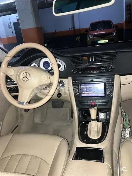 Usado Mercedes CLS500 388 CV (285 kW) 2009 Gris / plata Coupe