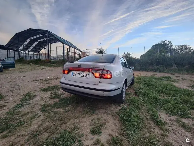 Usado Seat Toledo Stella 110 CV (80 kW) 1999 Gris / plata Berlina