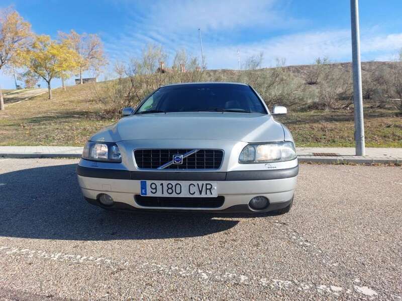 Usado Volvo S60 163 CV (119 kW) 2004 Gris Berlina
