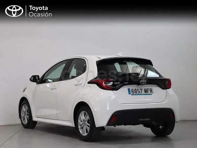 Usado Toyota Yaris 125 CV (91 kW) 2023 Blanco Utilitario
