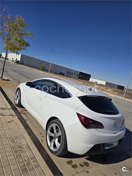 Usado Opel Astra GTC Sportive 165 CV (121 kW) 2012 Blanco Berlina