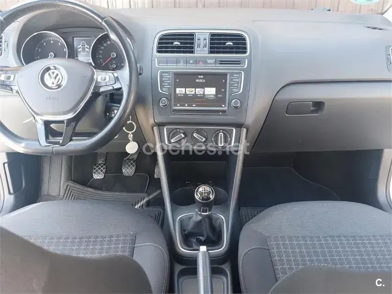 Usado VW Polo 90 CV (66 kW) 2016 Blanco Berlina