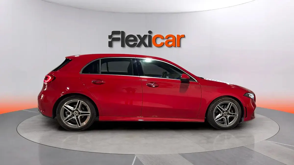 Usado Mercedes A180 136 CV (100 kW) 2019 Rojo Berlina
