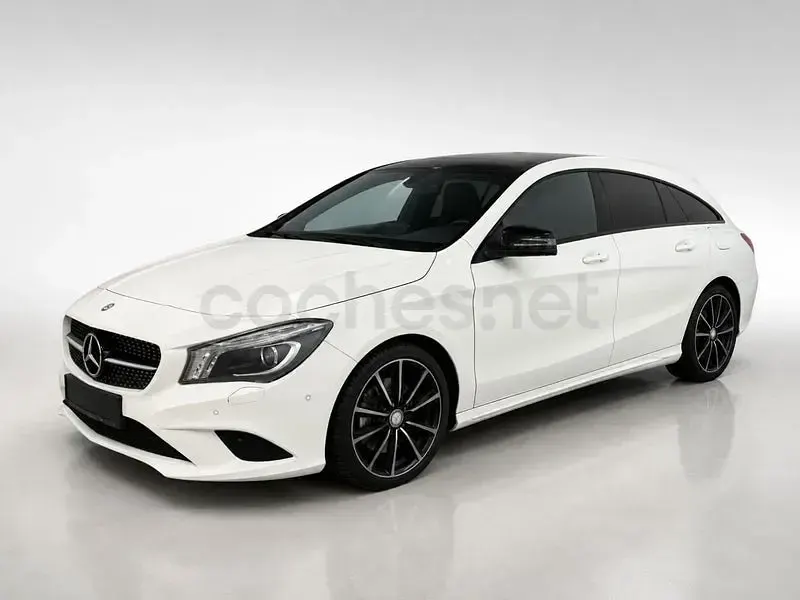 Usado Mercedes CLA180 Shooting Brake 122 CV (89 kW) 2015 Blanco Familiar