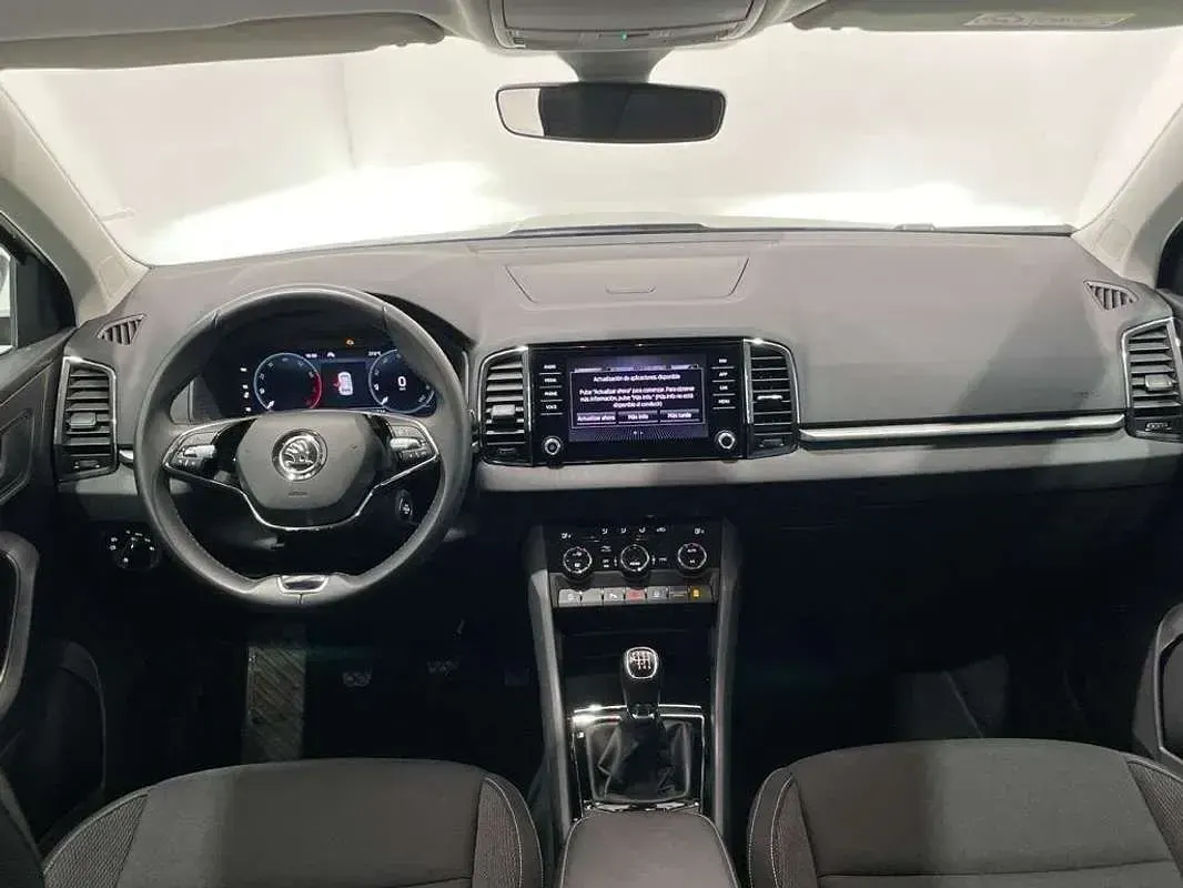 Usado Skoda Karoq Ambition 150 CV (110 kW) 2022 Gris SUV