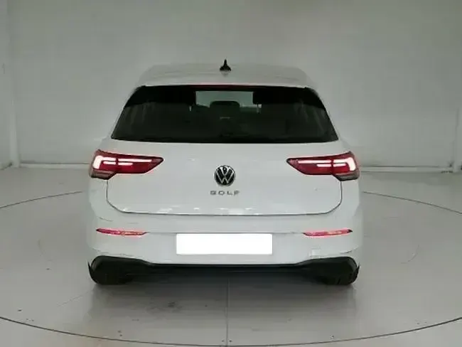 Usado VW Golf VIII 116 CV (85 kW) 2022 Blanco Berlina