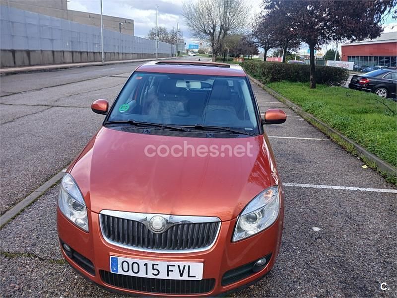 Usado Skoda Fabia 70 CV (51 kW) 2007 Naranja Berlina