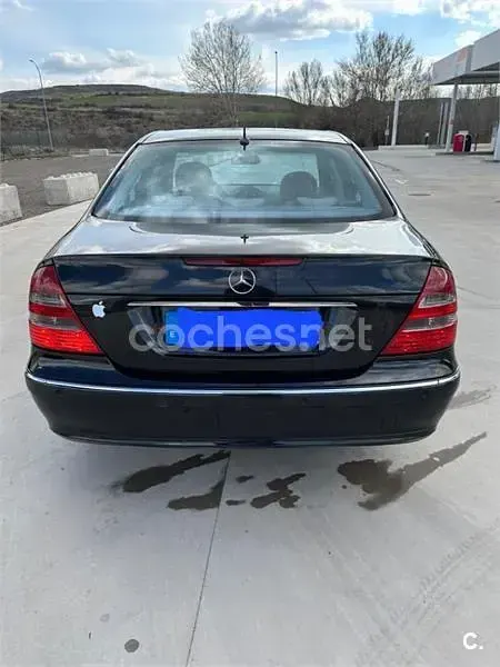 Usado Mercedes E200 Avantgarde 122 CV (89 kW) 2006 Negro Berlina
