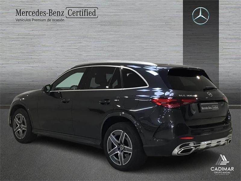 Usado Mercedes GLC300e AMG line 333 CV (244 kW) 2023 Gris / plata SUV