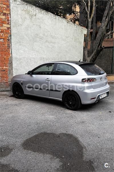 Usado Seat Ibiza CUPRA 160 CV (117 kW) 2006 Gris / plata Utilitario