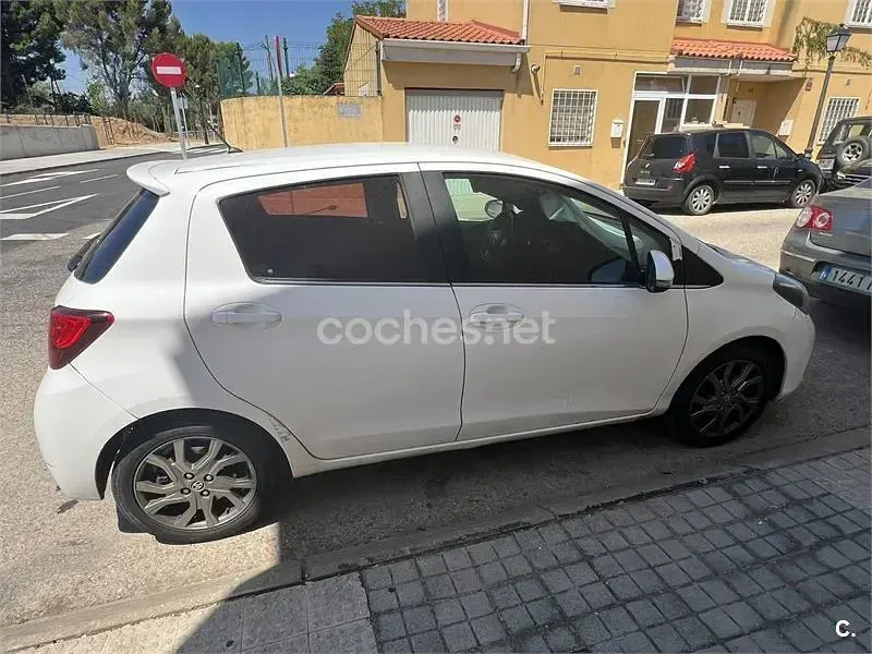 Usado Toyota Yaris Advance 99 CV (72 kW) 2014 Blanco Utilitario