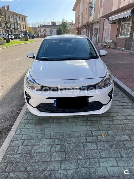 Usado Kia Rio 100 CV (73 kW) 2023 Blanco Berlina