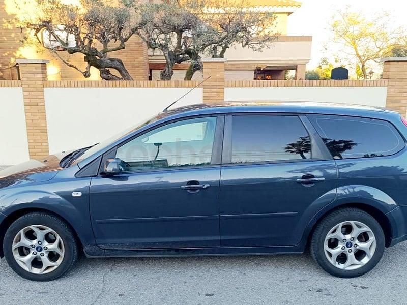 Usado Ford Focus Trend 145 CV (106 kW) 2008 Gris / plata Familiar