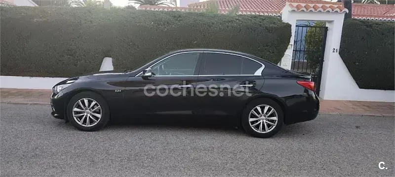 Usado Infiniti Q50 170 CV (125 kW) 2015 Negro Berlina