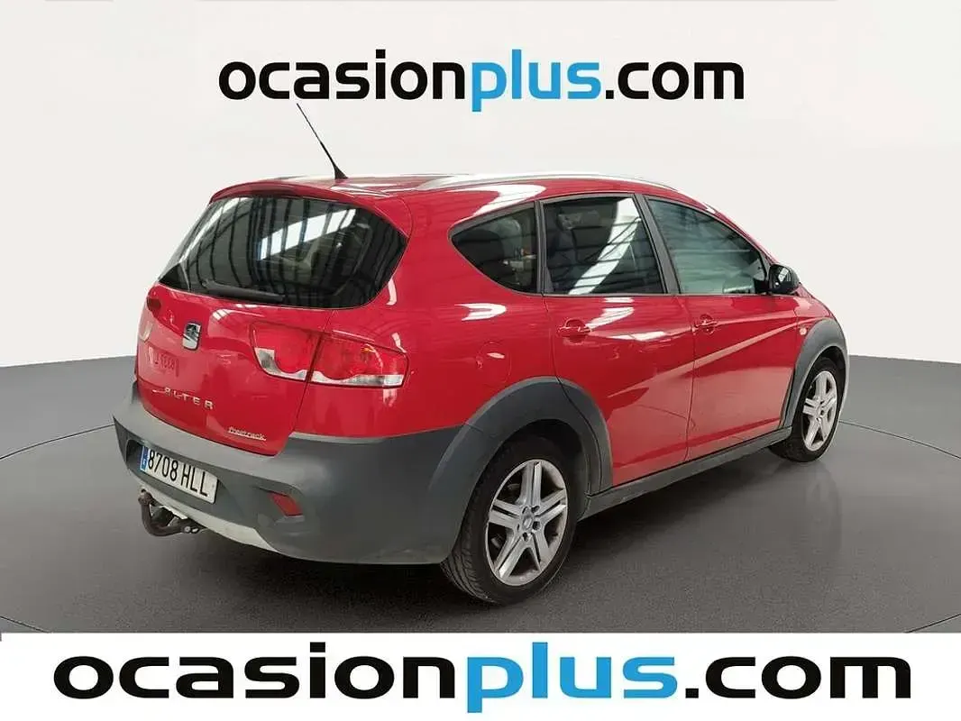 Usado Seat Altea 105 CV (77 kW) 2012 Rojo SUV