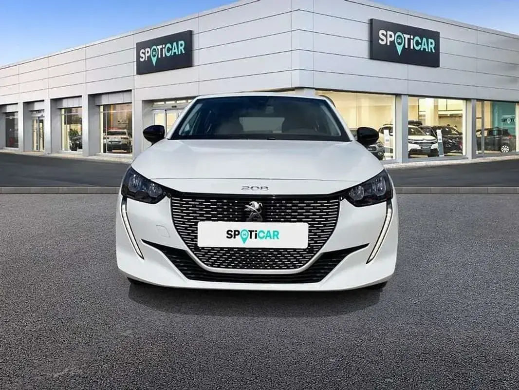 Usado Peugeot e-208 Active 100 kW (136 CV) 2024 Blanco Utilitario