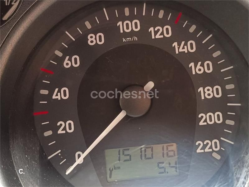 Usado Seat Cordoba Reference 85 CV (62 kW) 2007 Granate Berlina