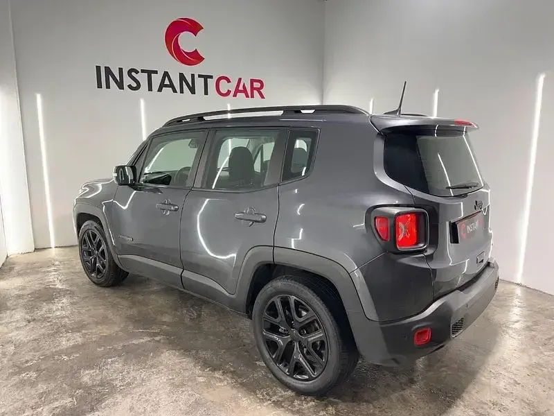 Usado Jeep Renegade Night Eagle 120 CV (88 kW) 2022 Gris / plata SUV