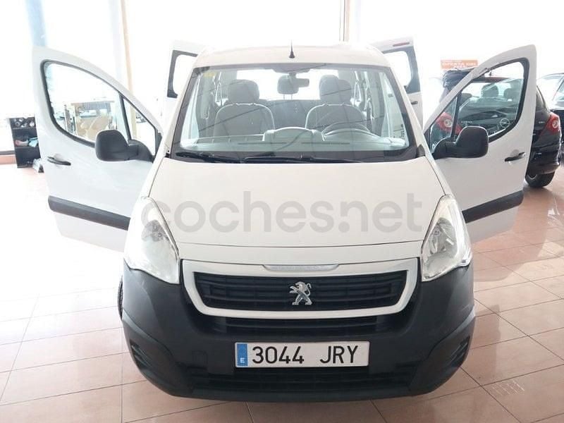 Usado Peugeot Partner Tepee Active 100 CV (73 kW) 2016 Blanco Monovolumen