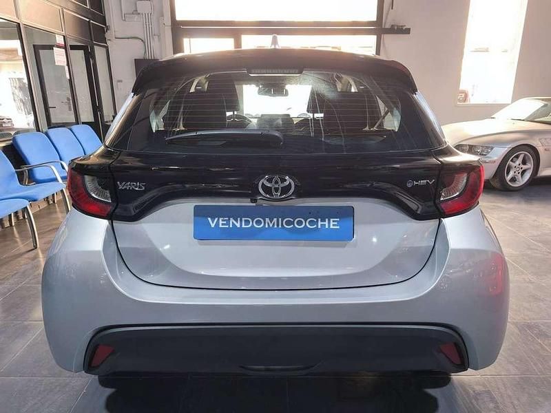 Usado Toyota Yaris Hybrid Business Edition 116 CV (85 kW) 2025 Gris Utilitario