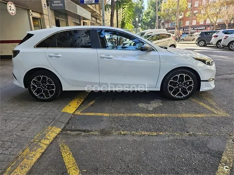 Usado Kia Ceed 100 CV (73 kW) 2024 Blanco Utilitario