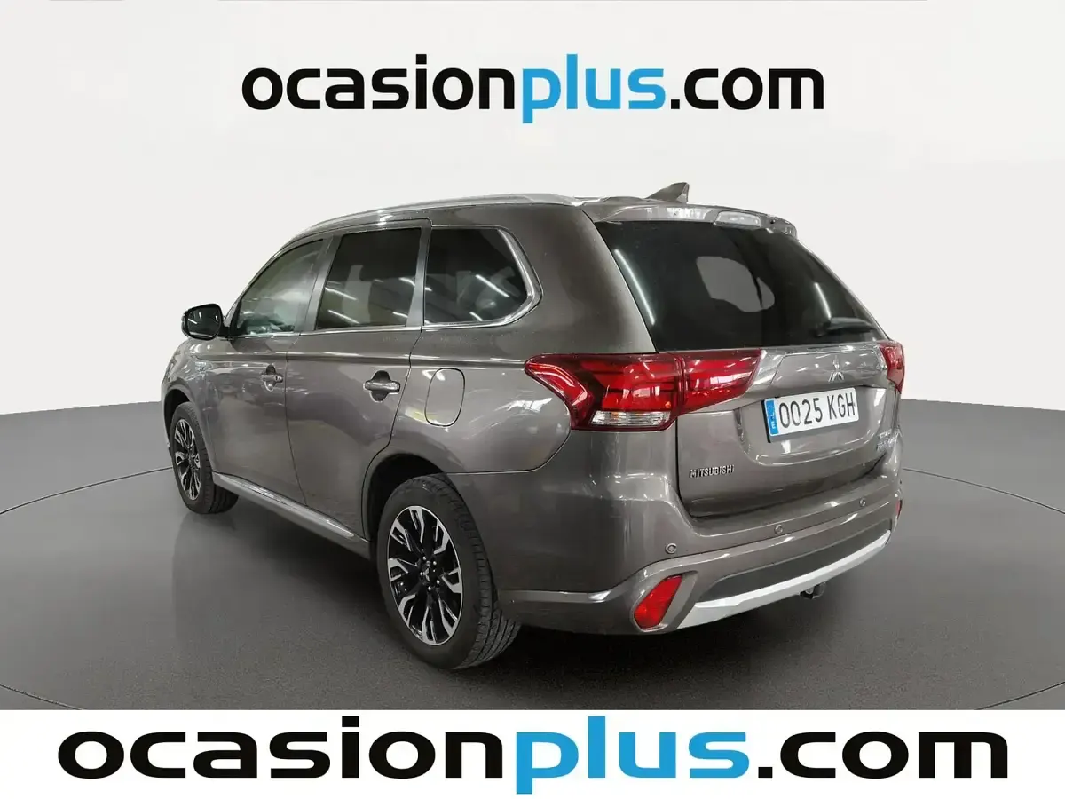 Usado Mitsubishi Outlander P-HEV 203 CV (149 kW) 2017 Marrón Pickup/Camioneta