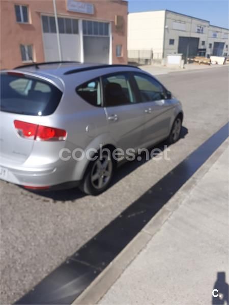 Usado Seat Altea XL Reference 105 CV (77 kW) 2012 Gris / plata Monovolumen