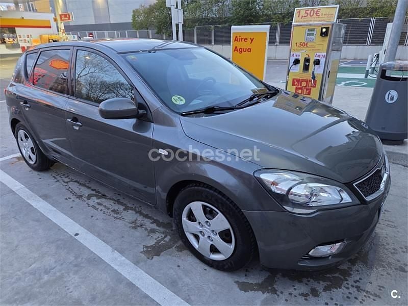 Usado Kia Ceed Plus 90 CV (66 kW) 2012 Gris / plata Utilitario