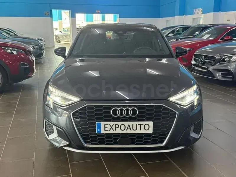 Usado Audi A3 Advanced Plus 110 CV (80 kW) 2021 Gris / plata Berlina