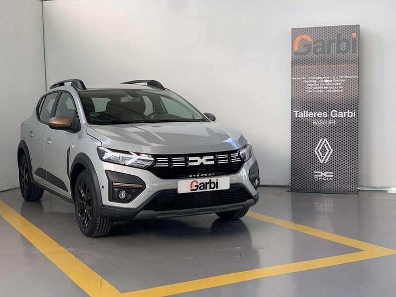 Gris Usado 2024 Dacia Sandero Extreme Utilitario | 17.900 € (Un poco caro) - Imagen 1/4