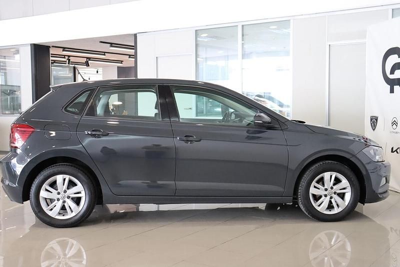 Usado VW Polo Advance 95 CV (69 kW) 2019 Gris Utilitario