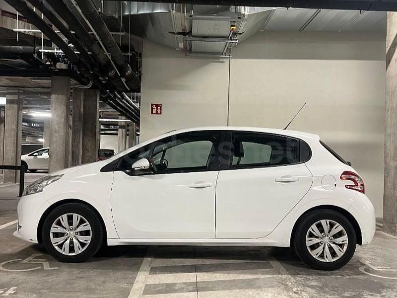 Usado Peugeot 208 Active 82 CV (60 kW) 2013 Blanco Utilitario