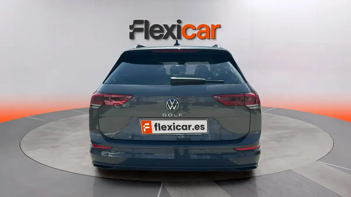 Usado VW Golf VIII Life 110 CV (80 kW) 2022 Gris Familiar