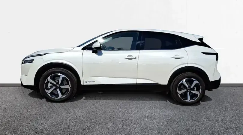 Usado Nissan Qashqai N-Connecta 190 CV (139 kW) 2022 Lunar white con techo midnight SUV