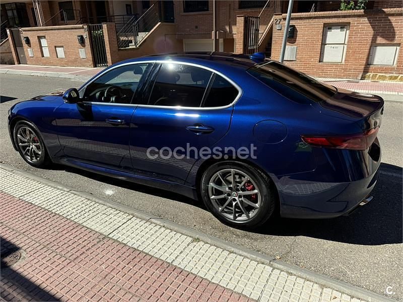 Azul Usado 2017 Alfa Romeo Giulia Super Berlina | 23.500 € (Precio justo) - Imagen 1/4